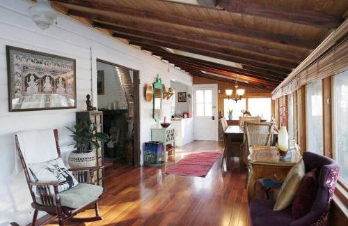 Enchanted Woodstock Cottage with hot tub - Foto 17