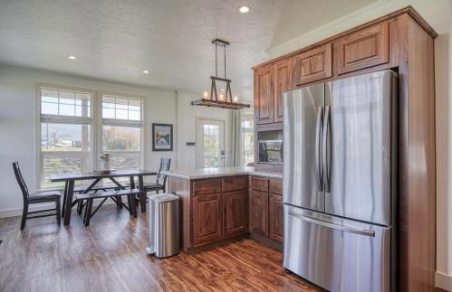 2 BR King Bed Hot Tub AC Near Jackson - Foto 6