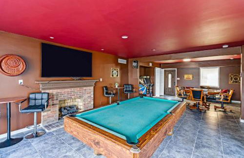 New Renovated 5BD Home with Hot Tub Sauna & Game Rm - Foto 74