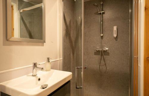 Cosy and eco-friendly cabins next to 16th century pub - Foto 10