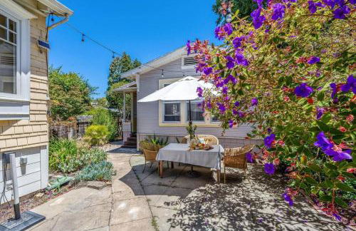 Refined and Roomy 1BD House with Laundry - Foto 34