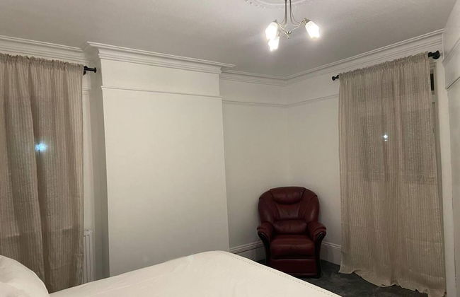 Charming 2-bed Apartment in Brentwood Free Parking - Foto 6