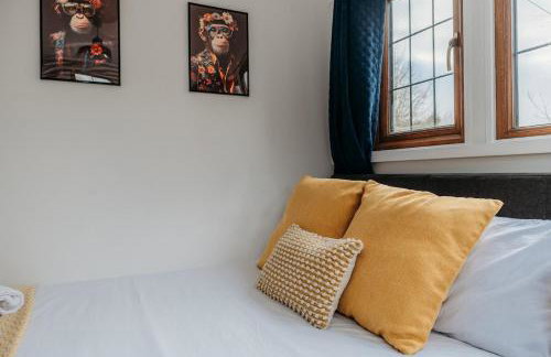 Heron's Perch- A pond-side retreat with cinema room - Photo 72