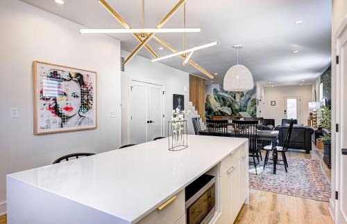 Stylish Getaway with Hot Tub-Near Downtown Indy-Family Friendly - Foto 17