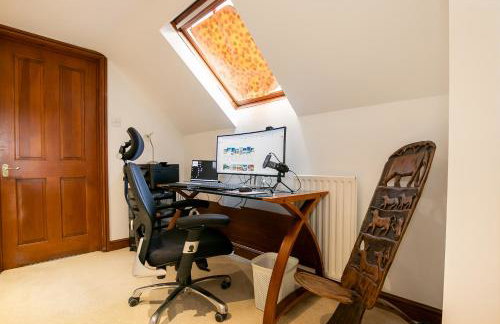 Beautiful 5-Bedroom Home with Cinema & Games Room - Foto 2