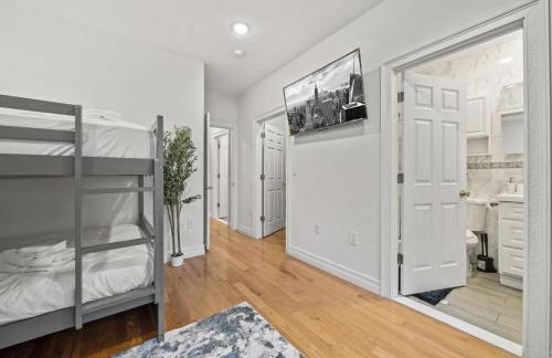 Skyline Haven Luxe NYC Escape - Foto 25