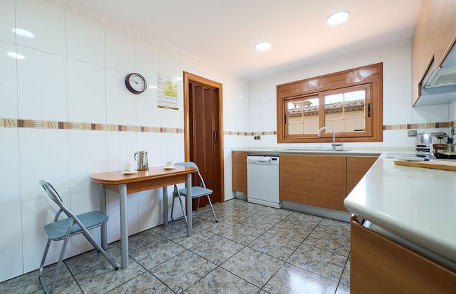 Marina in Blanes With 6 Bedrooms and 4 Bathrooms - Photo 21