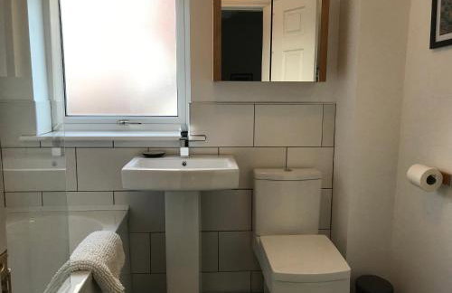 Riverside home. 3 bedroom. Free parking. 10 mins to Newcastle City Centre - Foto 22