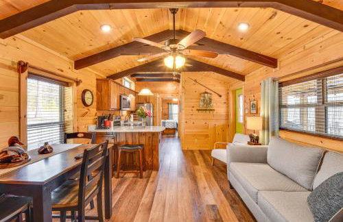 Waterfront Seneca Cabin about 4 Mi to Boat Launch! - Foto 3