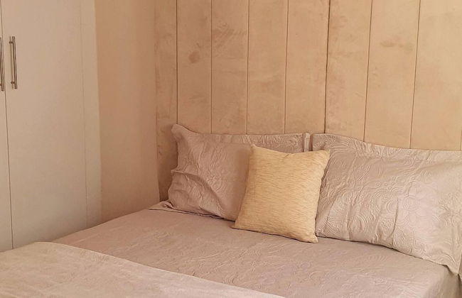 Gorgeous 1-bed Apartment in Harare - Photo 2