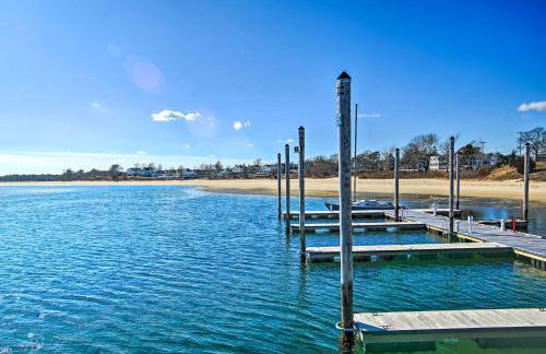 Walk to Shore Updated Buzzards Bay Cottage! - Foto 28