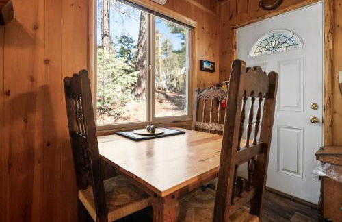 Owl Cabin - Sierra style cabin located on a quiet road in Fawnskin and backs up to National Forest! - Foto 23