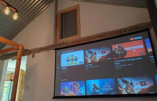 The Bothy near Tenby, Big Projector Screen, Four-poster bed, on-site HOT TUB access via Spa Pack - Photo 1