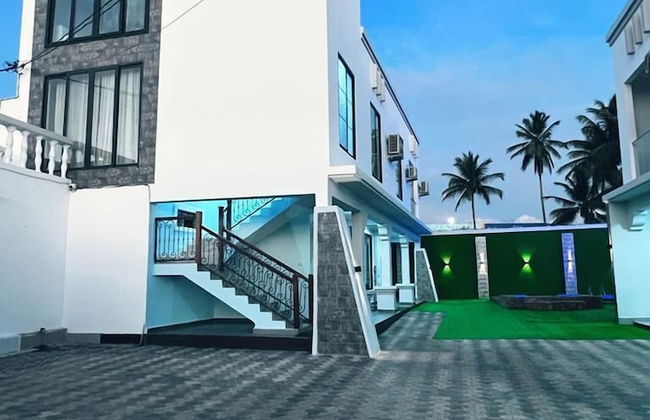 Greenlight Apartments - Photo 9