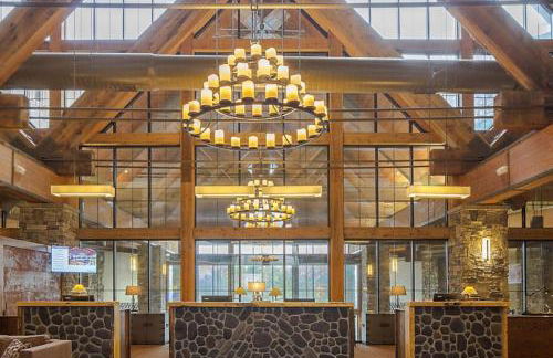 Relax surrounded by nature in this 1BD resort condo with resort amenities - Foto 15