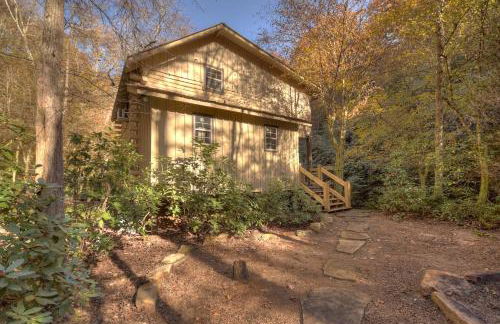 Happy Trout Hideaway - Creek Views Of Hot House Creek, Hot Tub, Outdoor Fire Pit, Cozy Atmosphere - Mineral Bluff, GA - Foto 38