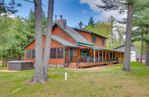 Gorgeous Lake Arbutus Getaway with Dock and Boat House - Foto 30