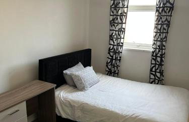 ResiLets - Ground Plessey Road Apt - Foto 10