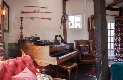 Charming Tudor riverside house - Foto 62