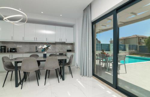 Lea Villa - Brand New Modern Villa - Photo 5