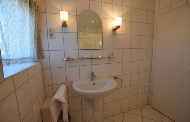 Tolstov-Hotels Generous 3 Room Apartment - Photo 40