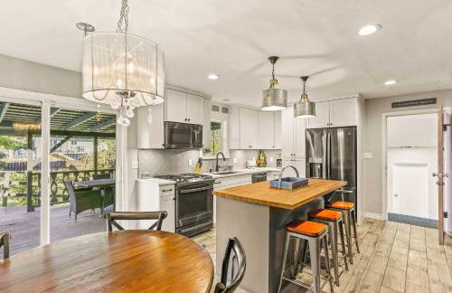 Spacious Family Home with Garage Game Room and Office! - Photo 12