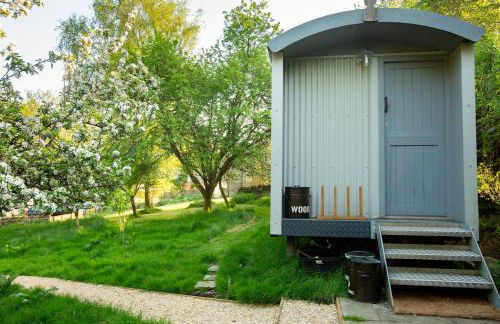 The Organic Cotswolds Shepherds Hut - Photo 5