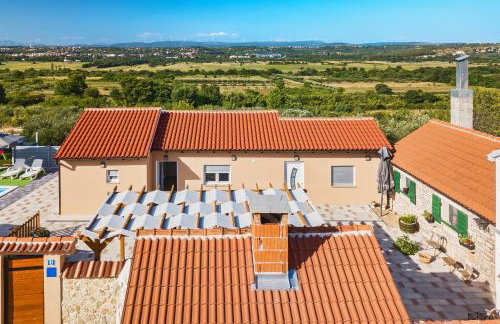 Countryside holiday home - pool - big terrace - Foto 15