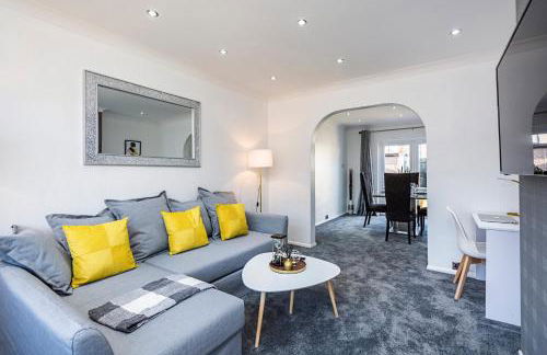 Cozy 3 Bedroom House in Aveley, Thurrock - Foto 1