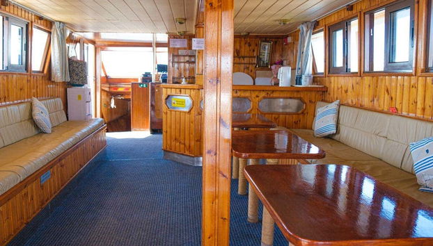 Interior de la embarcación en la que viajaremos