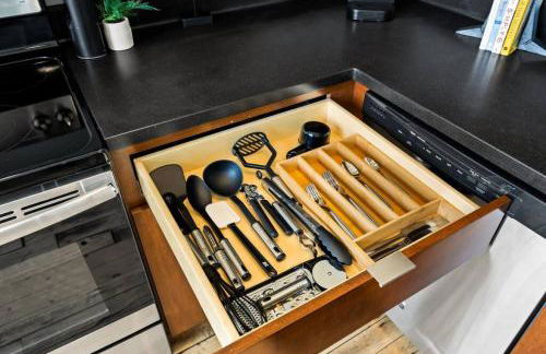 The Urban Loft - Stylish Industrial Living - Foto 23