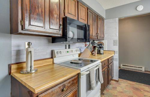 Walk to Crooked Lake Beach and Dtwn! Home with Patio - Foto 8