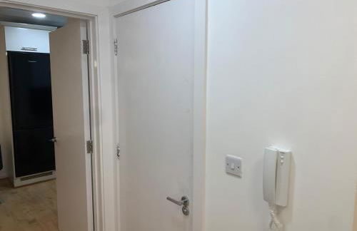Cozy Entire Apartment with Free onsite Parking, 2-Min Walk to Barking Station - Foto 16