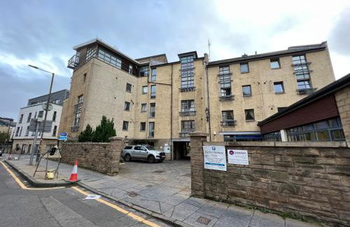 Old town, free parking, Outlander experience - Photo 19