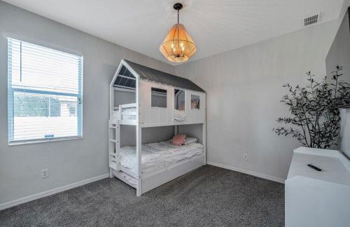 Large 5 bd home close to Beaches - Photo 13