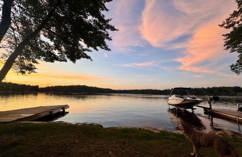 Lakefront Cabin with Hot Tub, Views & Fireplace - Foto 5