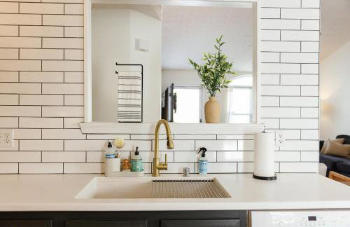 "The Dawning House" - Peaceful Modern Stay w/ Yard - Foto 10