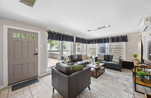 Cozy & Updated Unit in the Heart of the Highlands - Foto 17