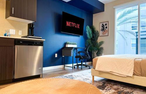 Mid Century With Pool GYM and Parking 10min to Cedars - Photo 26