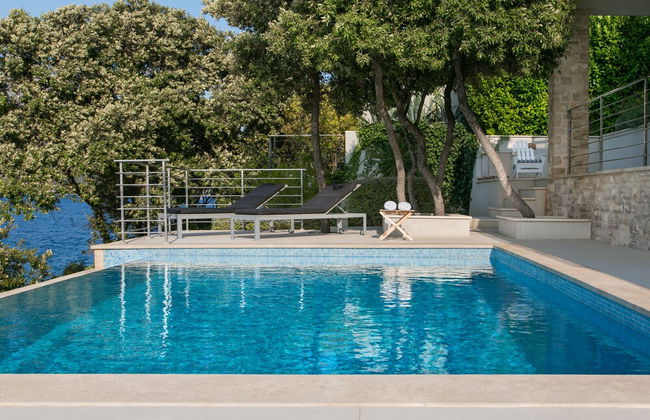 Beachfront Villa Poseidon with Heated Pool - Foto 16
