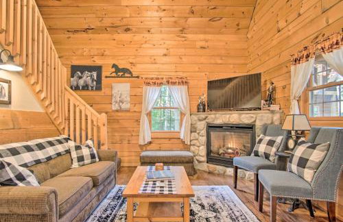 Rustic Rothbury Cabin with Resort Amenity Access! - Foto 1