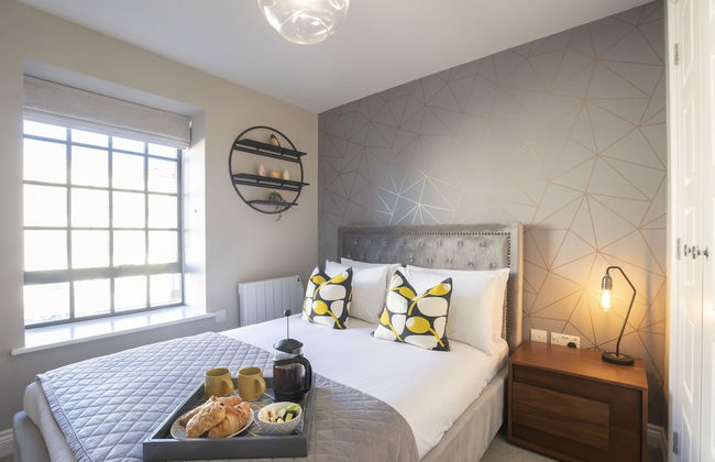 Elliot Oliver - Modern 2 Bedroom Town Centre Apartment - Photo 6