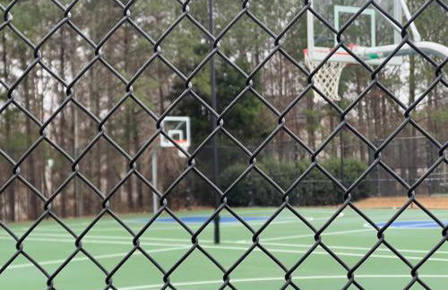 Deck, BBQ Grill, Backyard Fire Pit, Pool, Jacuzzi Tub, 65 inch TV - Foto 23