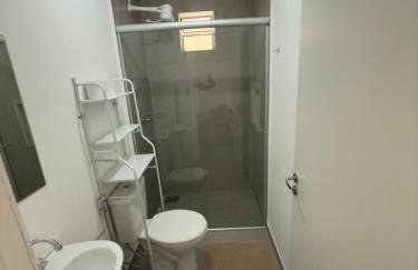 04 - ESTÚDIO com ÁREA PRIVATIVA, Vaga de garagem, Máquina de lavar, Wi-fi, TV smart, próximo a Skema School - Foto 24