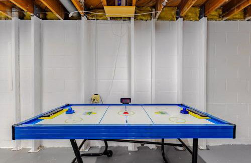 Brew City Game Room Fenced Yard 2 king beds - Foto 100