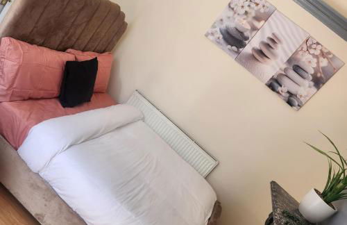 Tettenhall Road Retreat - Modern Apartment - Photo 10