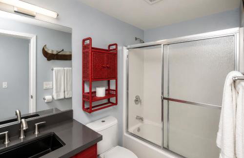 RIVERFRONT RUBY RED HOME WITH PRIVATE DOCK & View - Foto 22