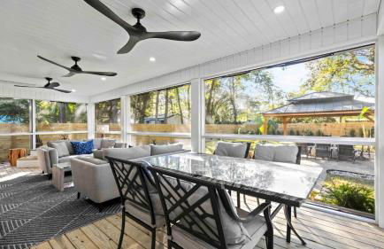 The Surf House: Stylish 2BR Haven - Foto 28