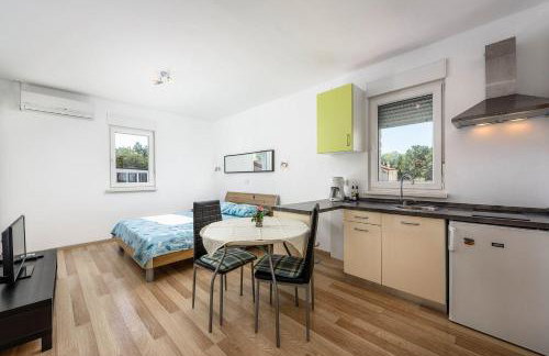 Lichtdurchflutetes Studio-Apartment nur 500 Meter zum Strand mit Grillbereich - Foto 7