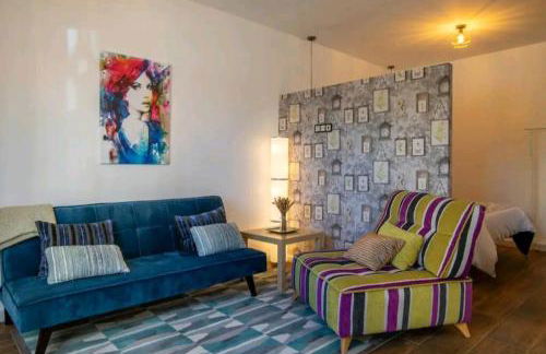 Stylish and Spacious Studio -4 minutes walk to Beach - Photo 16